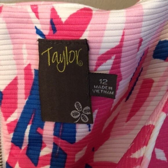 TAYLOR 12 SLEEVELESS WHITE PINK BLUE ABSTRACT PRINT MINI DRESS EMBROIDERED - Picture 8 of 9